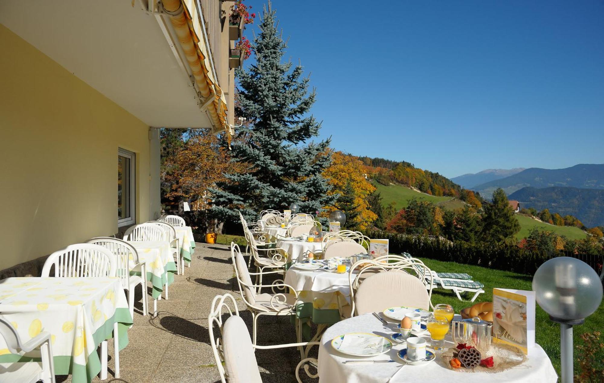 Hotel Dolomitenblick Klobenstein Exterior foto